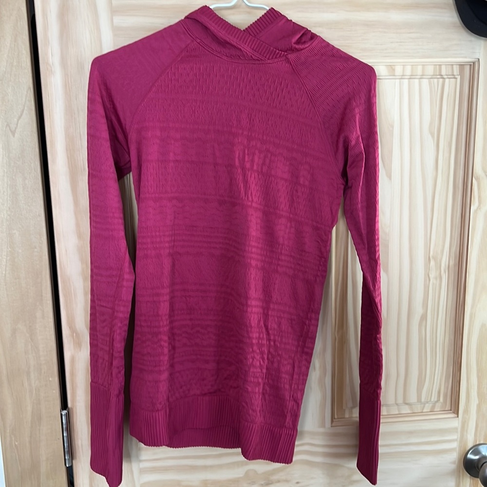 Lululemon textured L/S Shirt w/hood